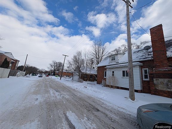 4th image of 3808 Cadieux Rd