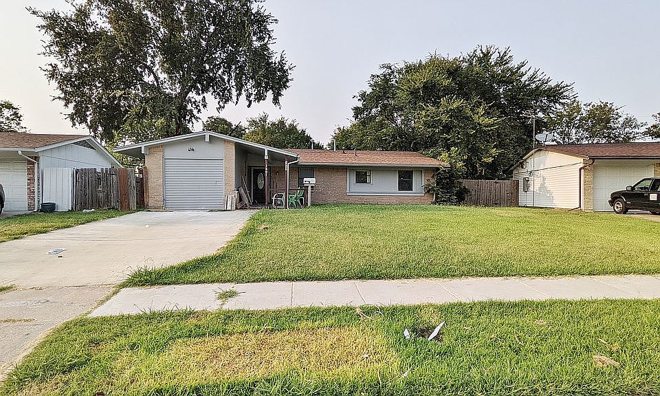 1st image of 3807 Emerald Dr
