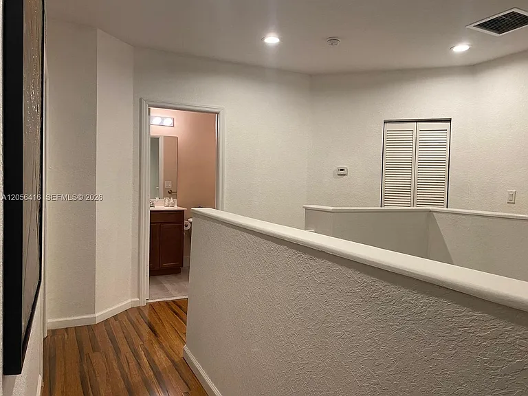 657 SE 31st Ave #0 — Photo 3