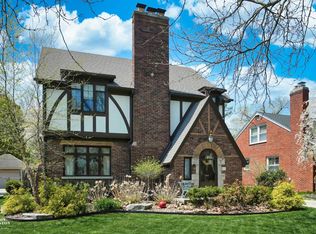 831 Lincoln Rd, Grosse Pointe, MI 48230