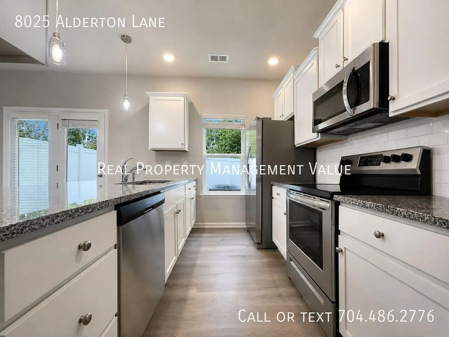 Modern 3-Bedroom Townhome with Fenced Backyard and Community Amenities — Photo 2
