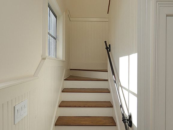 4th image of 1027 Vance St
