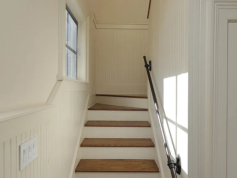 1027 Vance St — Photo 4