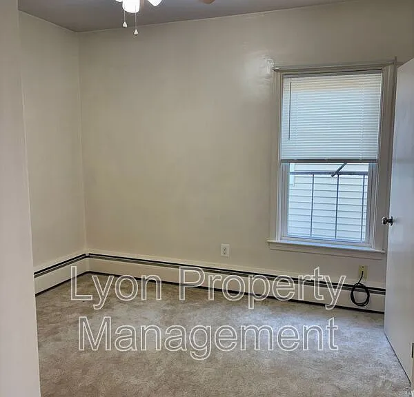 98 Anthony Ave #2R — Photo 4