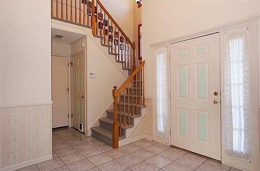 3rd image of 22 Knollwood St