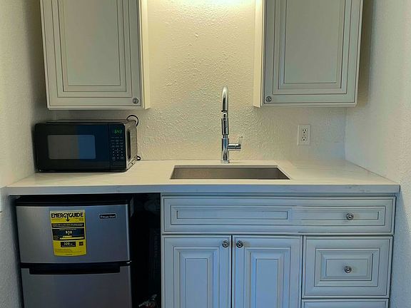 5th image of 10818 Lakeview Ave SW #1-8