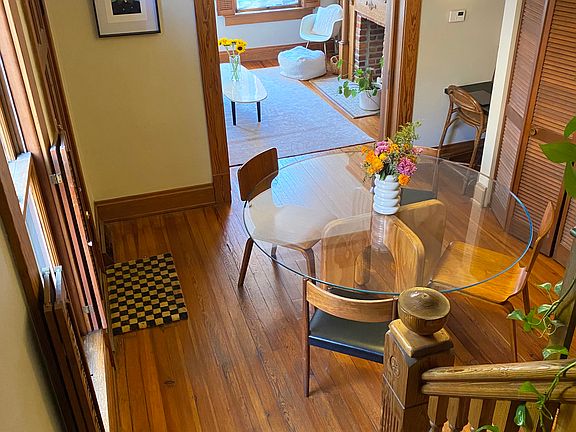 Dining room (side door on left)