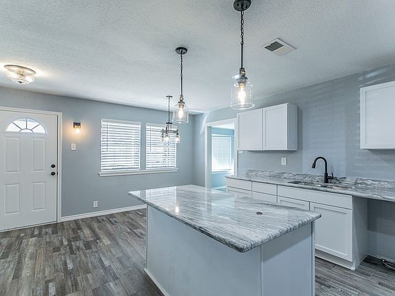 4th image of 1001 S Andrea Dr