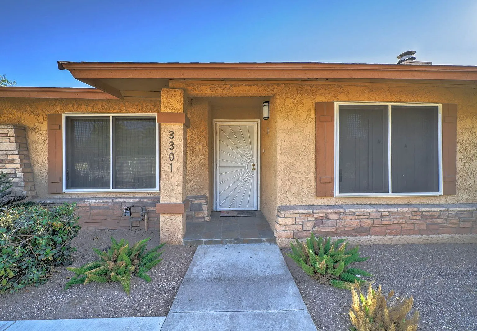 3 bed, 2.0 bath, 1152 sqft, $1,600 — Photo 4