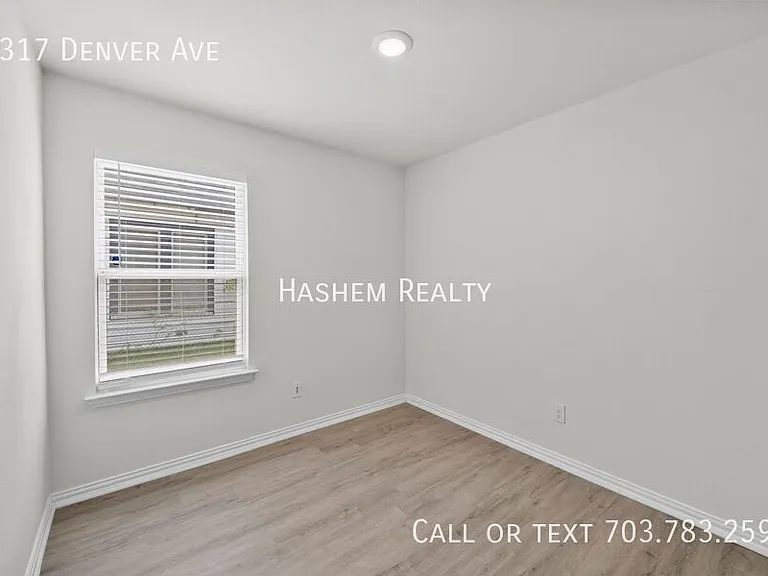 1317 Denver Ave — Photo 10