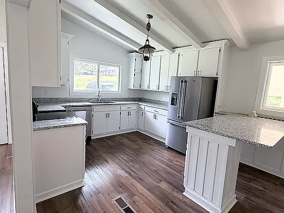 4 bed, 1600 sqft, $2,000 — Photo 2