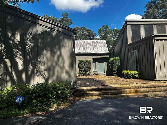 2nd image of 45390 Lac Rd