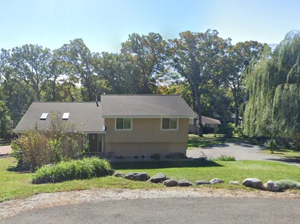 209 Timber Ln, Spring Grove, IL 60081