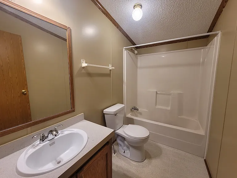 211 E 1st St #33 — Photo 21