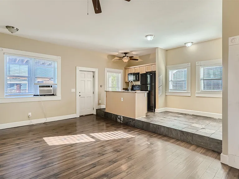 2418 Stout St #2 — Photo 10