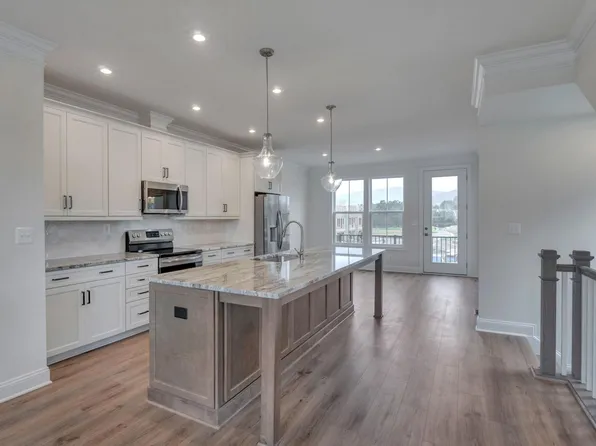 4006 Varick St, Charlottesville, VA 22901