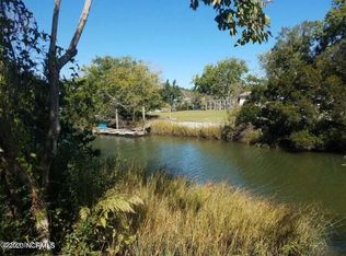 19 Mallard Bay Rd, Hampstead, NC 28443