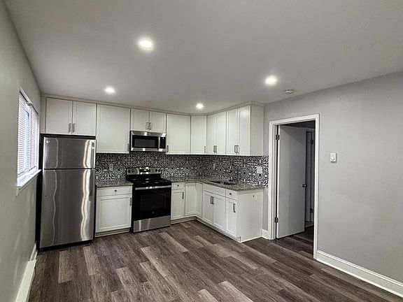 2nd image of 2915 Pleasant Ave #1