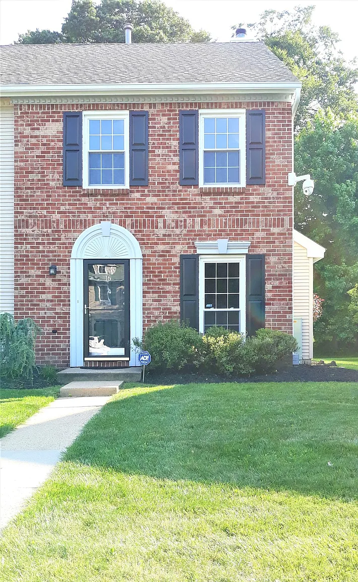 16 Albury Way photo 1