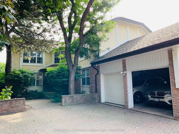 42 Mellowood Dr #C12, Toronto, ON M2L 2E3