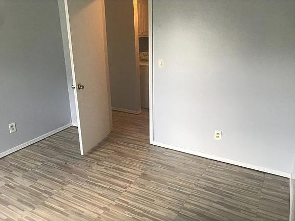 5th image of 102 E Adobe St