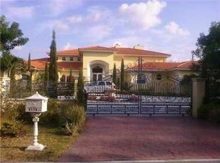 9178 SW 94th St, Miami, FL 33176