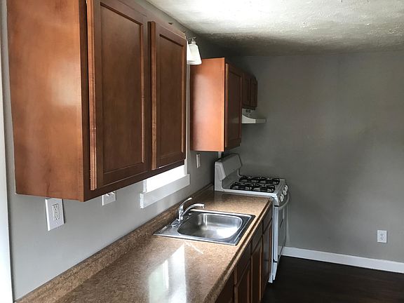 5th image of 324 New St APT 2
