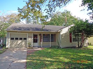 215 Redwood St, Lake Jackson, TX 77566