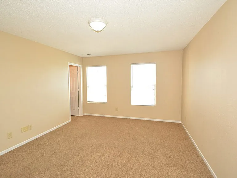 5660 Grassy Bank Dr — Photo 15