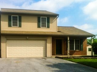 15 Farmland Rd, Leola, PA 17540