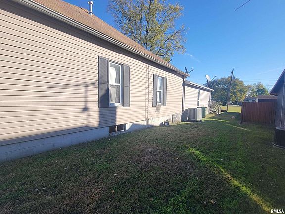 2nd image of 208 N Washington St