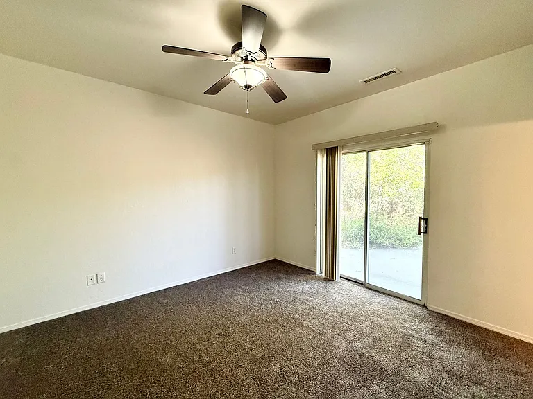 1460 Loren Dr — Photo 11