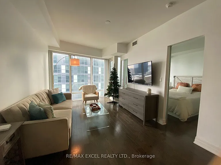 8 The Esplanade #1812 — Photo 28