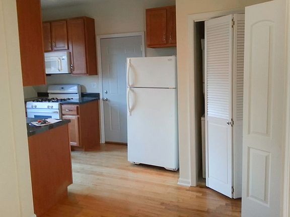 3rd image of 3548 N Wolcott Ave APT 3