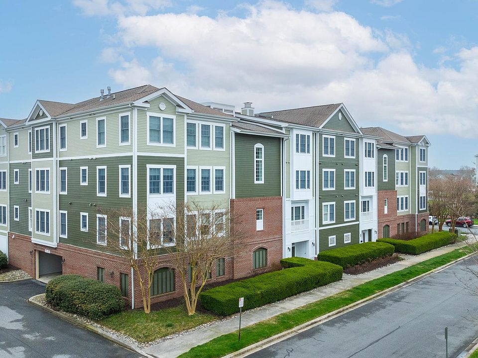 1st image of 38415 Boxwood Ter Unit 201B