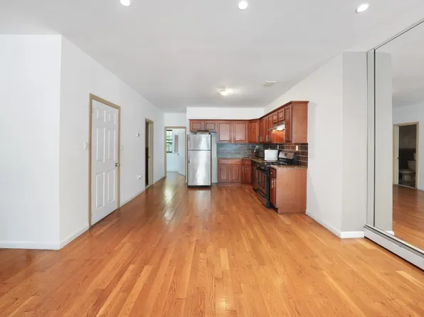 479 Bainbridge Street image 7 of 19