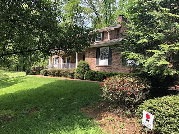 3rd image of 220 Shenandoah Dr