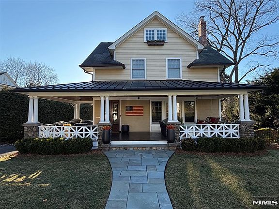 2nd image of 157 Melrose Pl