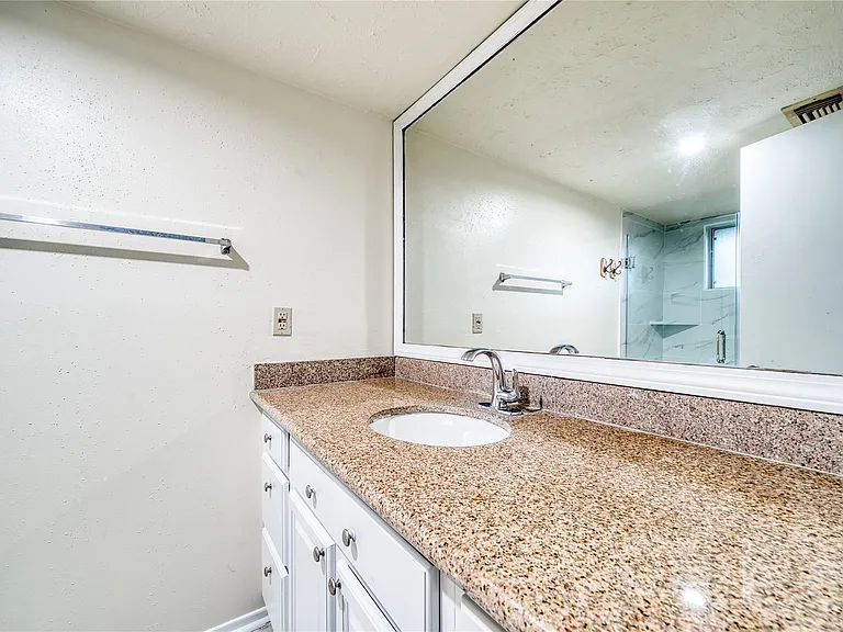 7811 Westbank Ave — Photo 32