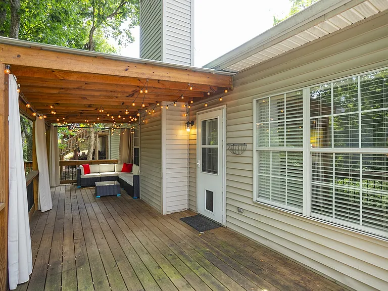 1004 Elmshade Ln — Photo 41