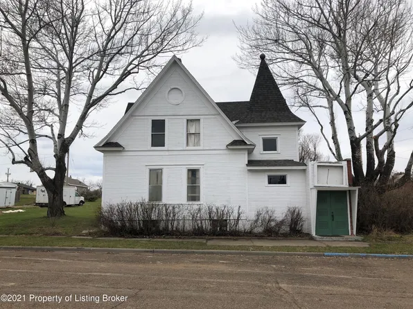 105 3rd Ave SE, Beach, ND 58621