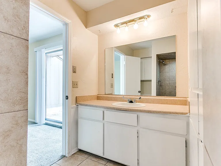 504 N Davis Ave — Photo 11