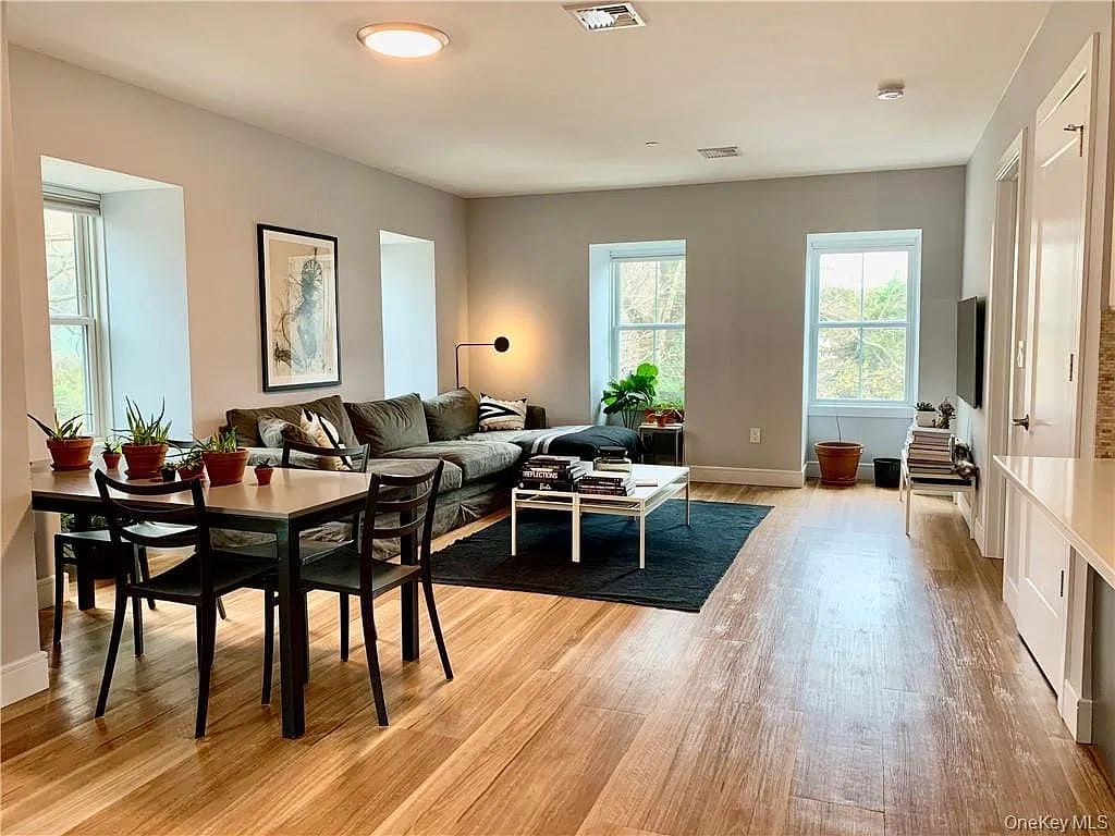 2 bed, 1.0 bath, 870 sqft, $3,950 — Photo 3