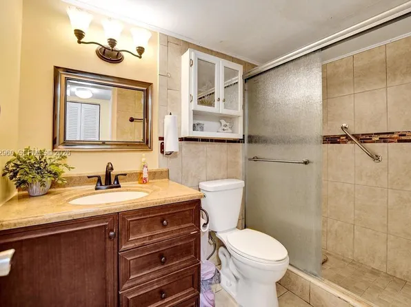 1000 Colony Point Cir APT 422, Hollywood, FL 33026