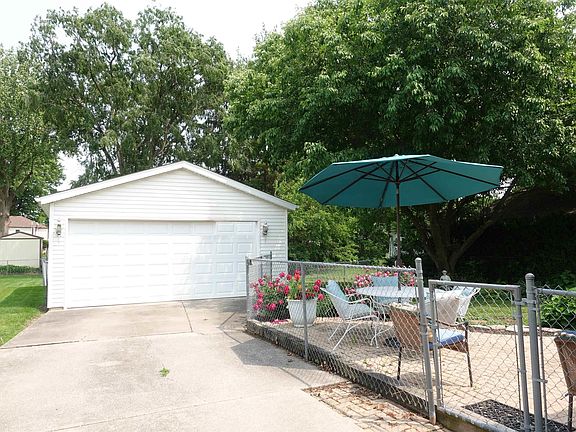 5th image of 1019 Florence Ave