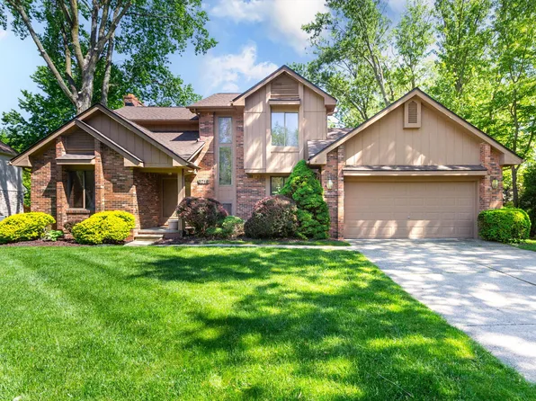 6718 Forest Park Dr, Troy, MI 48098