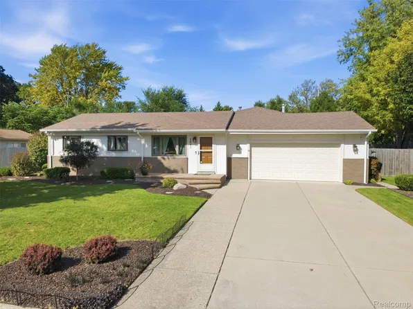 1087 Collingwood Dr, Rochester Hills, MI 48307