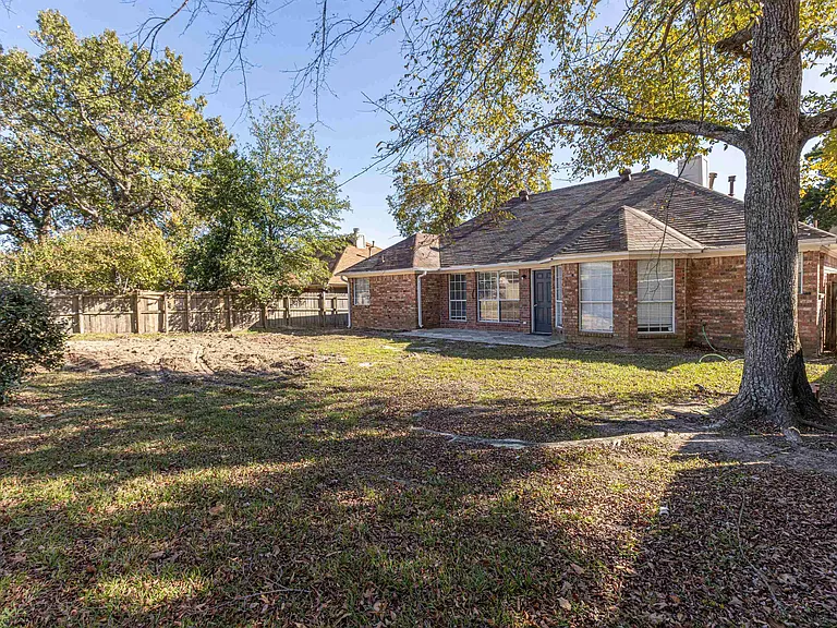 5605 Calais Dr — Photo 24