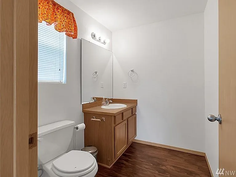 2409 Prospect Ave NE — Photo 13