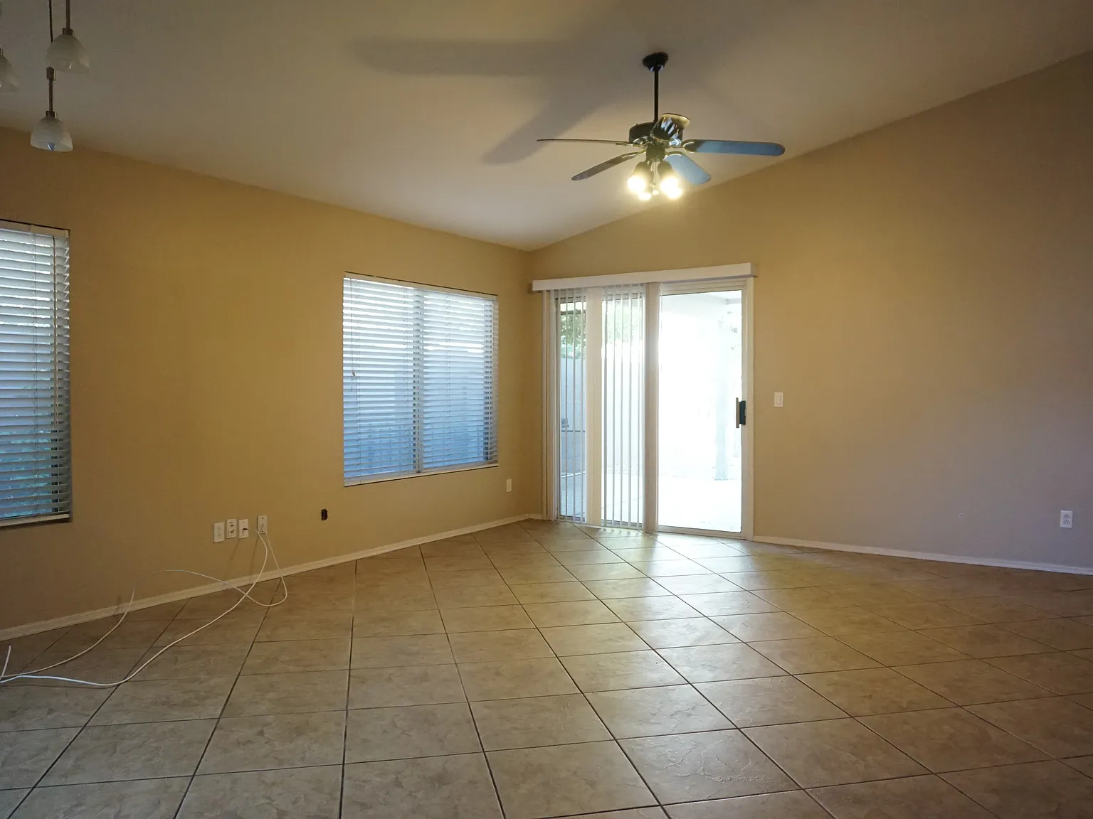 3 bed, 1548 sqft, $2,095 — Photo 3
